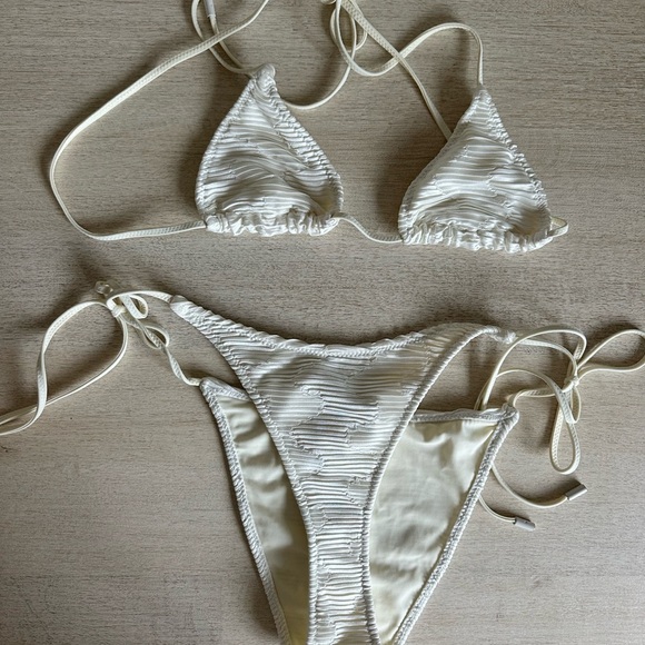 Triangl Bikini Set - Picture 1 of 4